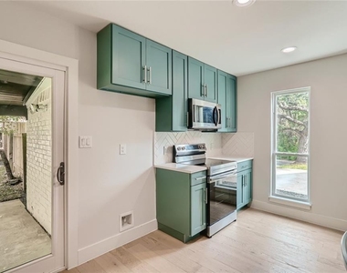6204 Shadow Valley Dr - Photo Thumbnail 18