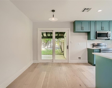 6204 Shadow Valley Dr - Photo Thumbnail 9