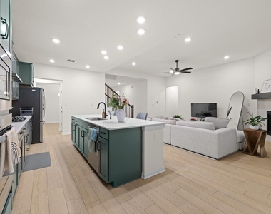 2604 Acoma Ln - Photo Thumbnail 11