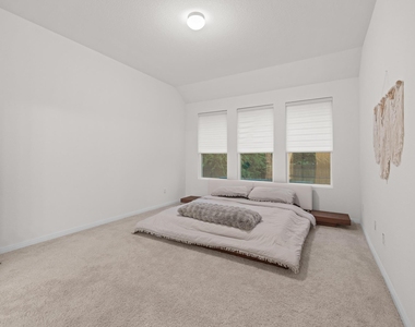 2604 Acoma Ln - Photo Thumbnail 12