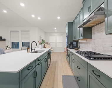2604 Acoma Ln - Photo Thumbnail 9