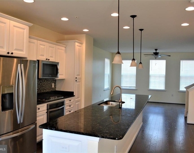 6203 Margarita Way - Photo Thumbnail 14