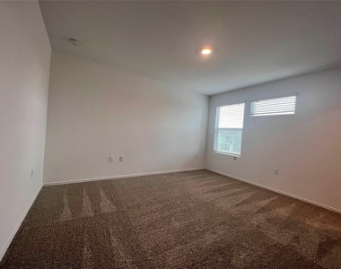 7224 Spotted Leaf Way - Photo Thumbnail 13