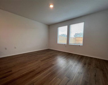 7224 Spotted Leaf Way - Photo Thumbnail 6