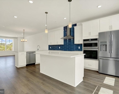 11301 Carobel Court - Photo Thumbnail 13