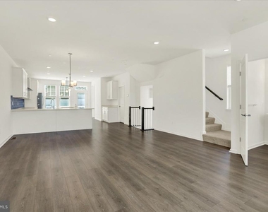 11301 Carobel Court - Photo Thumbnail 8