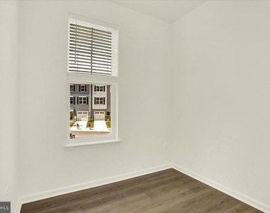 11301 Carobel Court - Photo Thumbnail 17