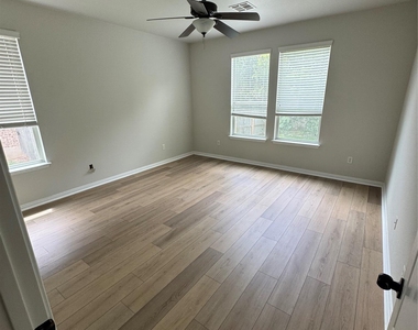 1713 Suter St - Photo Thumbnail 7