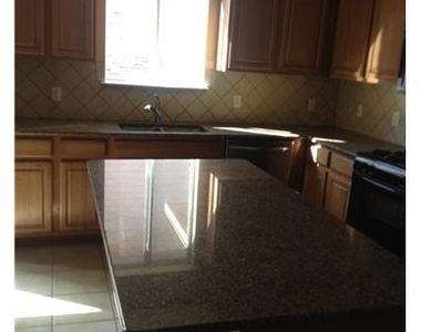 1713 Suter St - Photo Thumbnail 13