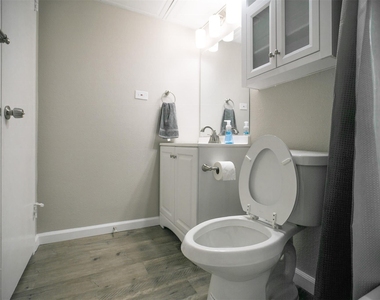 1800 Lavaca St - Photo Thumbnail 11