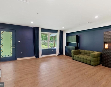 7903 Tanbridge Ln - Photo Thumbnail 6