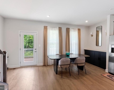 7903 Tanbridge Ln - Photo Thumbnail 14