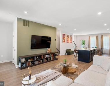 7903 Tanbridge Ln - Photo Thumbnail 19