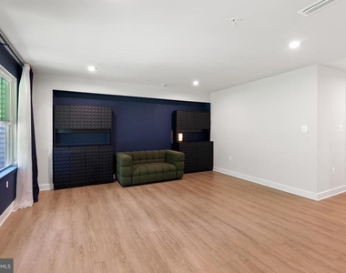 7903 Tanbridge Ln - Photo Thumbnail 7