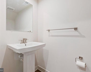7903 Tanbridge Ln - Photo Thumbnail 8