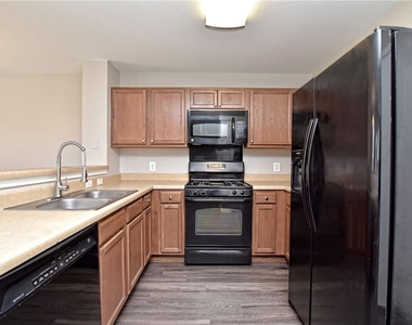 1172 Shadow Creek Blvd - Photo Thumbnail 4