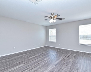 1172 Shadow Creek Blvd - Photo Thumbnail 5