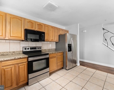 1829 Providence Street Ne - Photo Thumbnail 3