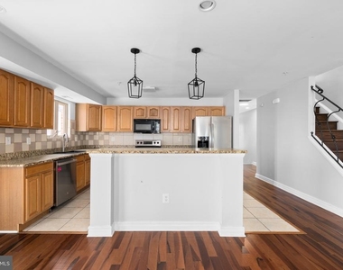1829 Providence Street Ne - Photo Thumbnail 4