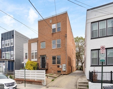 1829 Providence Street Ne - Photo Thumbnail 1