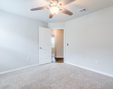 217 Yoakum St - Photo Thumbnail 16