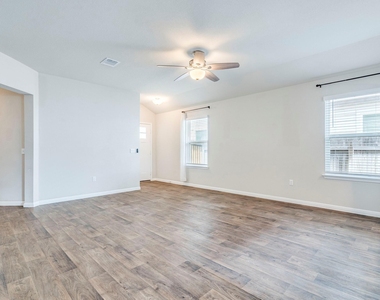 217 Yoakum St - Photo Thumbnail 6