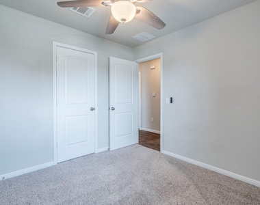 217 Yoakum St - Photo Thumbnail 18