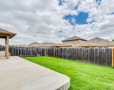 217 Yoakum St - Photo Thumbnail 24