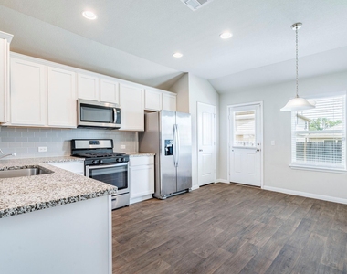 217 Yoakum St - Photo Thumbnail 8