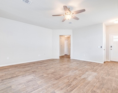 217 Yoakum St - Photo Thumbnail 7