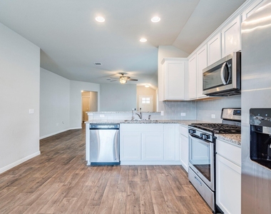 217 Yoakum St - Photo Thumbnail 9
