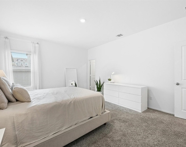 221 Barbary Coast Ln - Photo Thumbnail 16