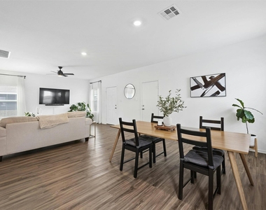 221 Barbary Coast Ln - Photo Thumbnail 6