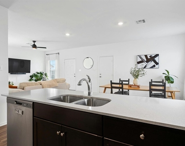221 Barbary Coast Ln - Photo Thumbnail 13