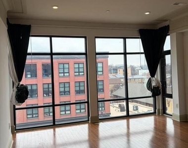 1301 H Street Ne - Photo Thumbnail 5