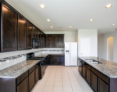 8049 Arezzo Dr - Photo Thumbnail 11