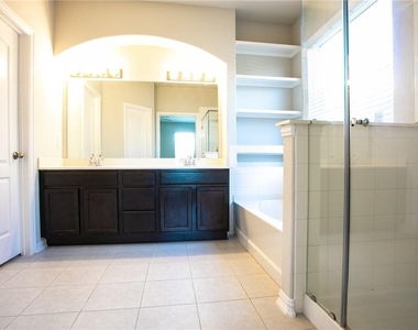 8049 Arezzo Dr - Photo Thumbnail 19