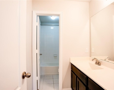 8049 Arezzo Dr - Photo Thumbnail 23