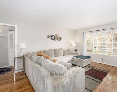 2517 Hydraulic Rd - Photo Thumbnail 3