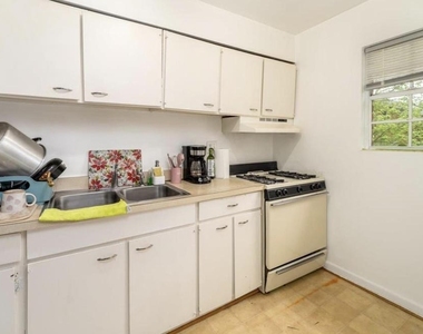 2517 Hydraulic Rd - Photo Thumbnail 6