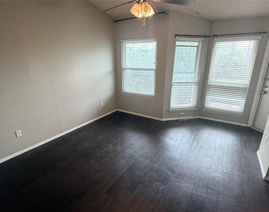 5313 Indio Dr - Photo Thumbnail 10