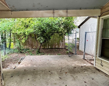 8013 Lazy Ln - Photo Thumbnail 10