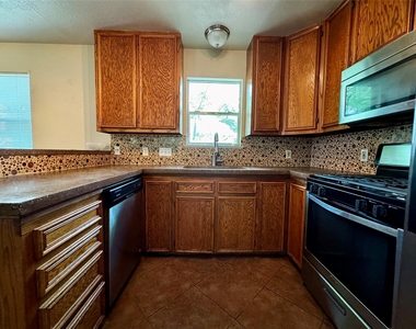 8013 Lazy Ln - Photo Thumbnail 2