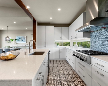 10800 Superview Dr - Photo Thumbnail 20
