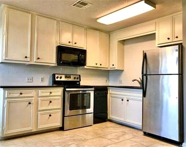 502 W 17th St - Photo Thumbnail 2