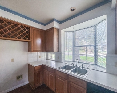 6204 Old Harbor Ln - Photo Thumbnail 29