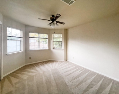 6204 Old Harbor Ln - Photo Thumbnail 18