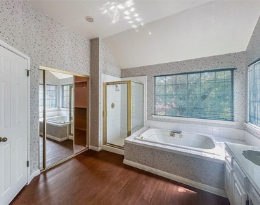 6204 Old Harbor Ln - Photo Thumbnail 32