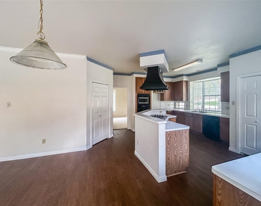 6204 Old Harbor Ln - Photo Thumbnail 28