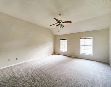 6204 Old Harbor Ln - Photo Thumbnail 14